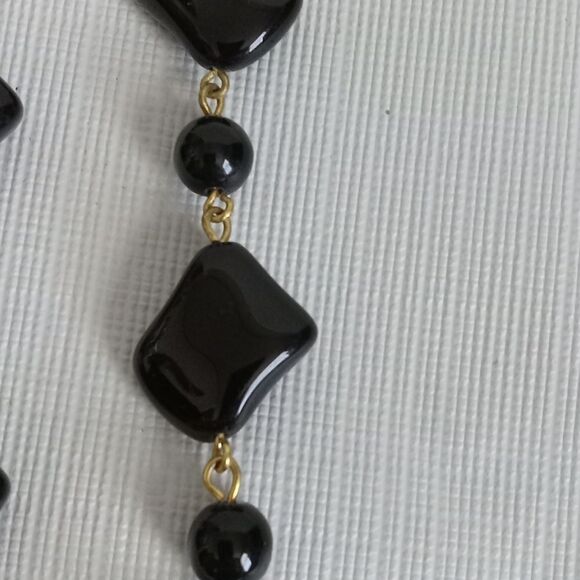 Vintage Shiny Black Faux Stone Beaded Gold Toned Links Single Strand Necklace - Picture 10 of 10